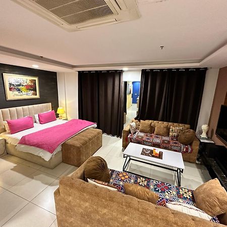Sunset Luxury Gold Crest Mall Residency لاهور المظهر الخارجي الصورة