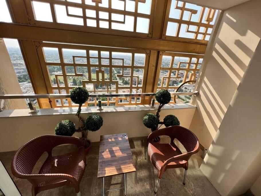 Sunset Luxury Gold Crest Mall Residency لاهور المظهر الخارجي الصورة