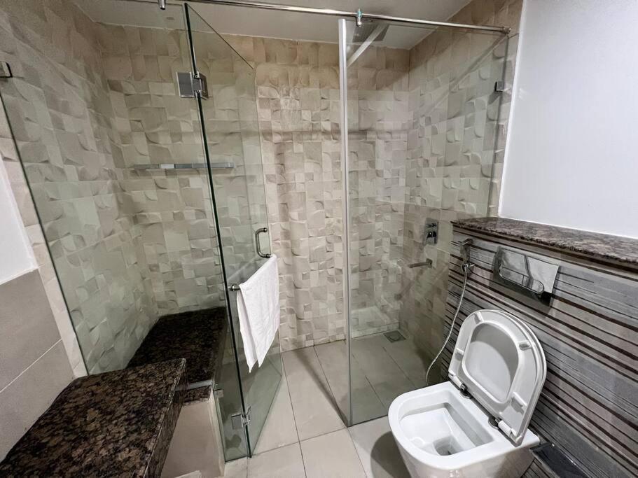 Sunset Luxury Gold Crest Mall Residency لاهور المظهر الخارجي الصورة