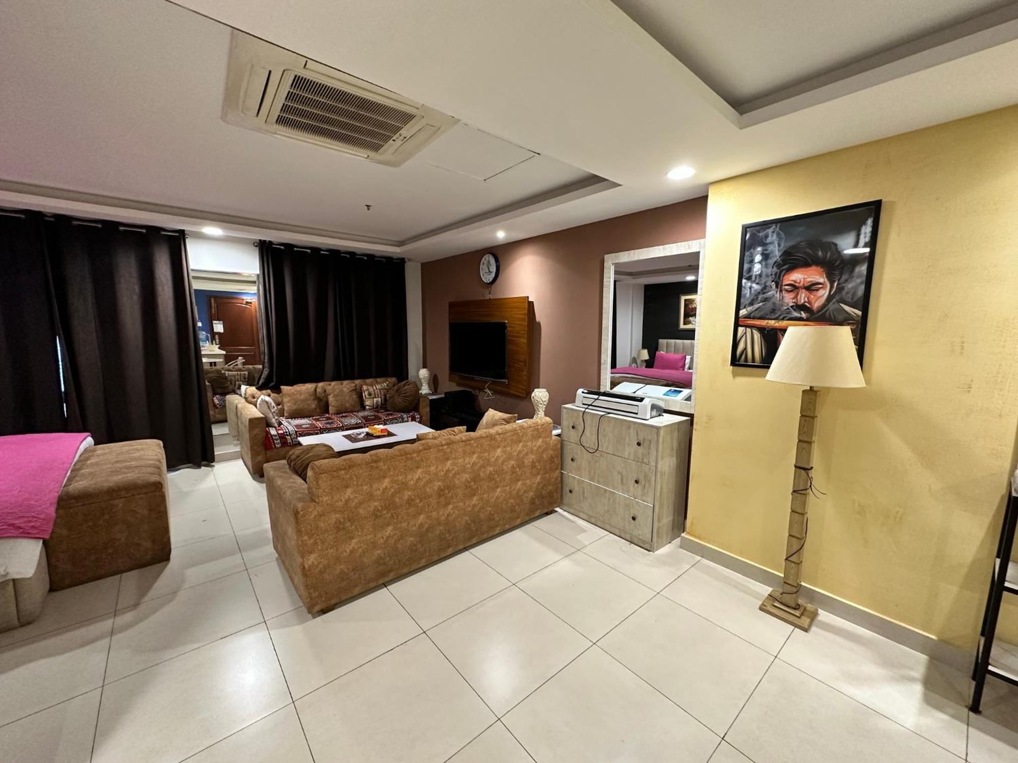 Sunset Luxury Gold Crest Mall Residency لاهور المظهر الخارجي الصورة