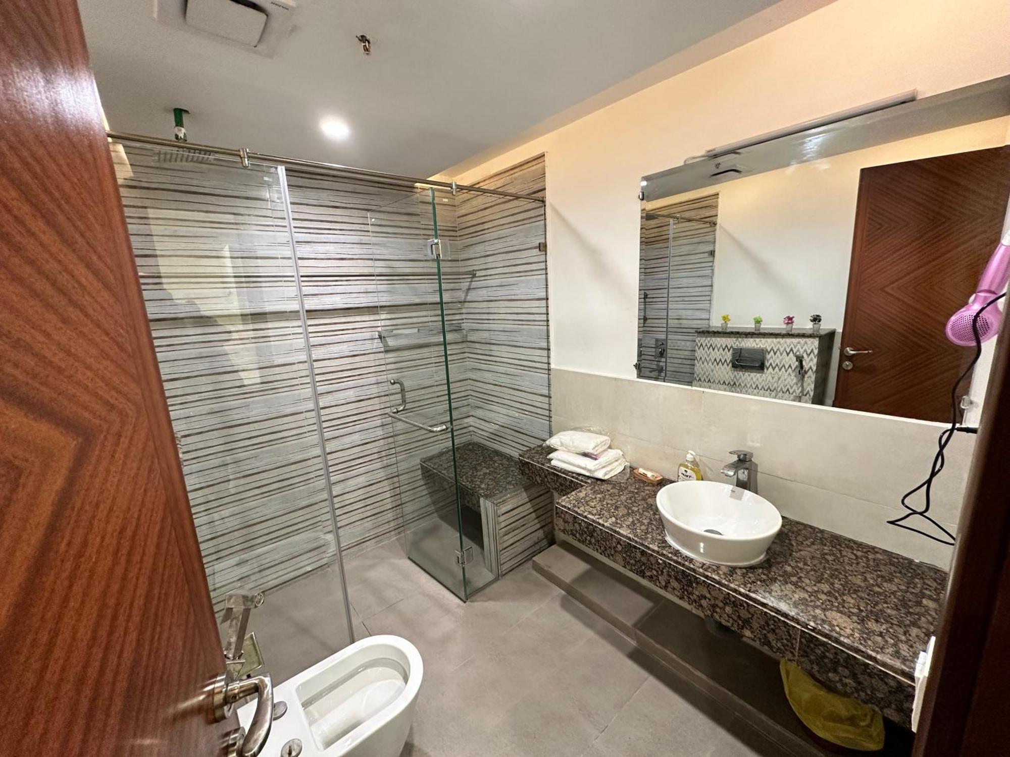Sunset Luxury Gold Crest Mall Residency لاهور المظهر الخارجي الصورة